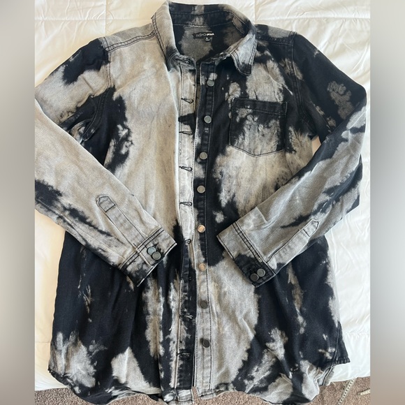 Distressed Denim Shacket - Picture 3 of 7